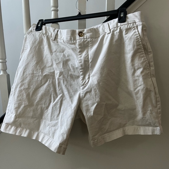 Vineyard Vines Other - Vineyard Vines Classic Cream Flat Front Shorts 6 inch inseam 38 W